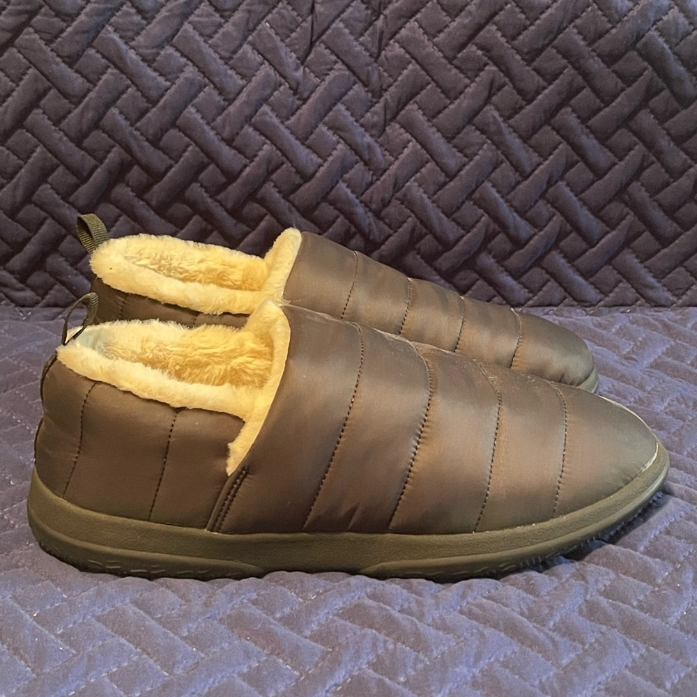 Like new vionic slippers